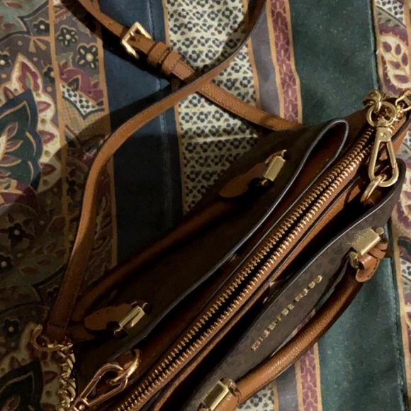 Michael kors signature crossbody satchel - Picture 2 of 5
